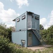 Nowoczesny Dom Modułowy z Kontenerów – Styl Skandynawski - tył