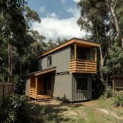 Forest Cube – Całoroczny Dom Modułowy z Kontenera | Styl Skandynawski - przód